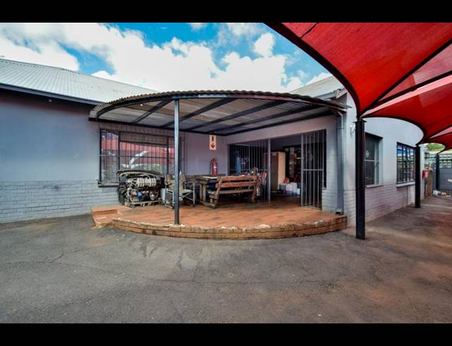 4 BEDROOM HOUSE FOR SALE IN SINOVILLE